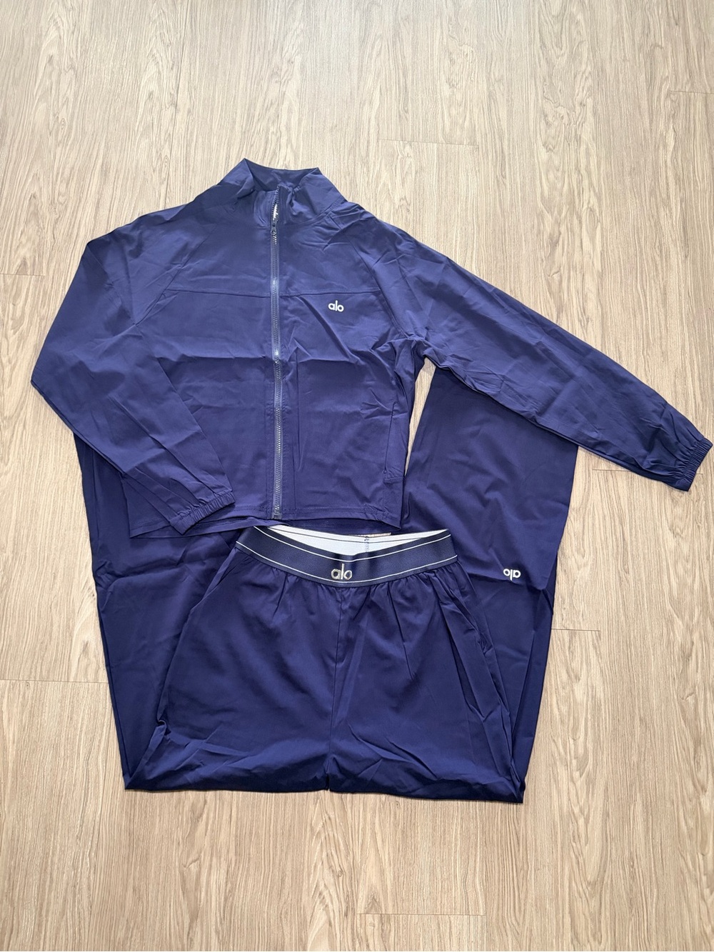 ALO Yoga Men’s Deep Navy Windbreaker Jacket and Joggers Set
